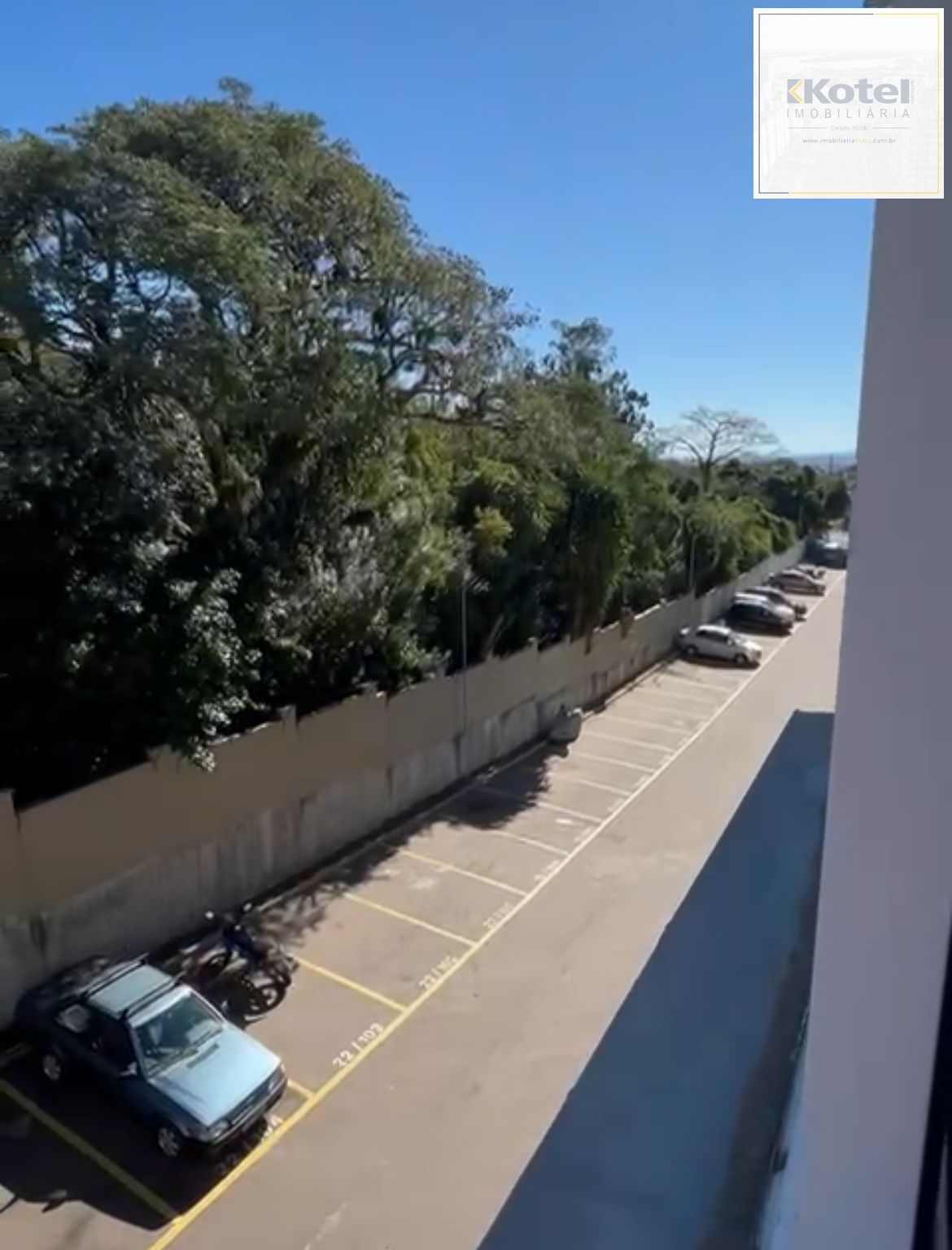 Apartamento com 02 dormitórios com vaga