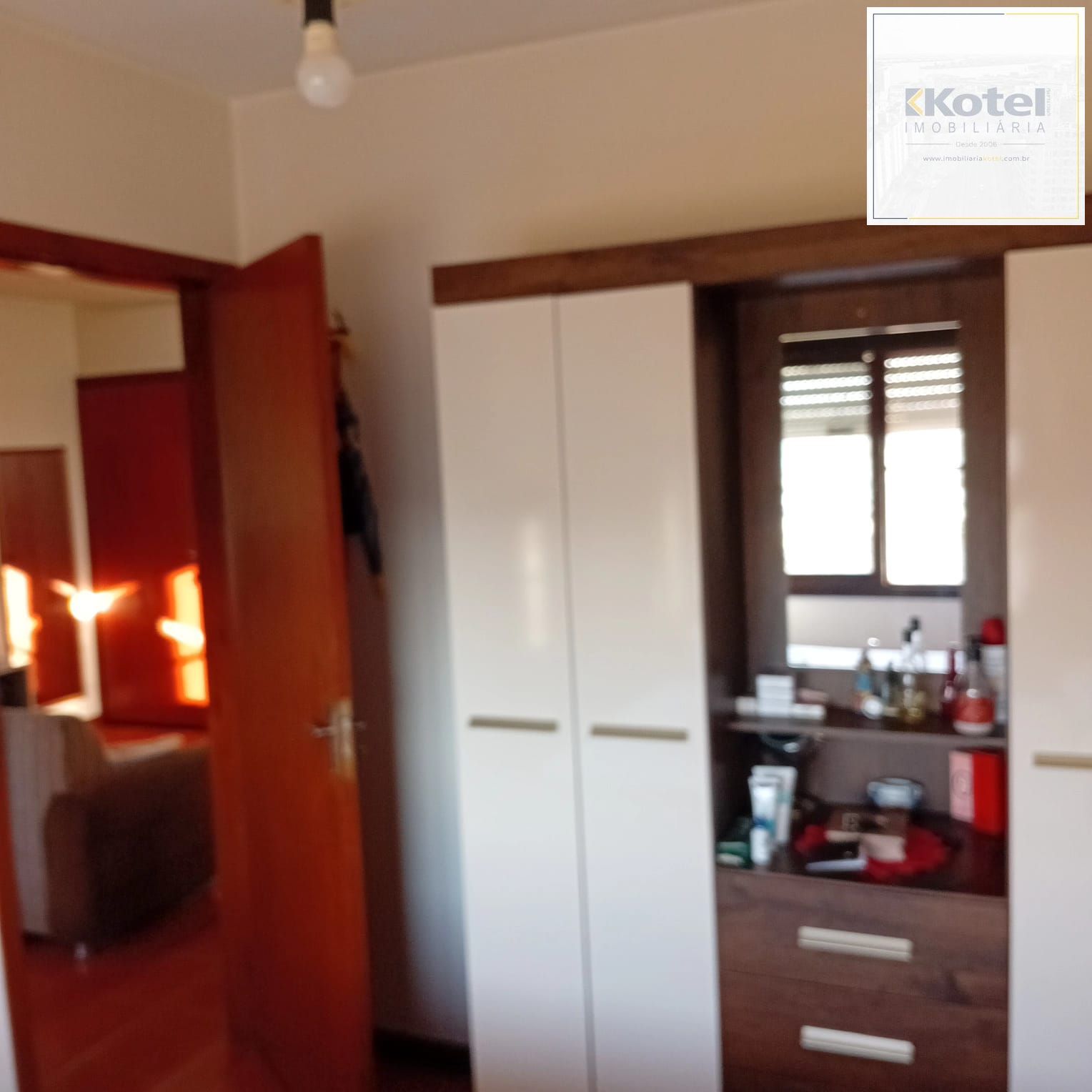 Apartamento 02 dormitórios com estacionamento