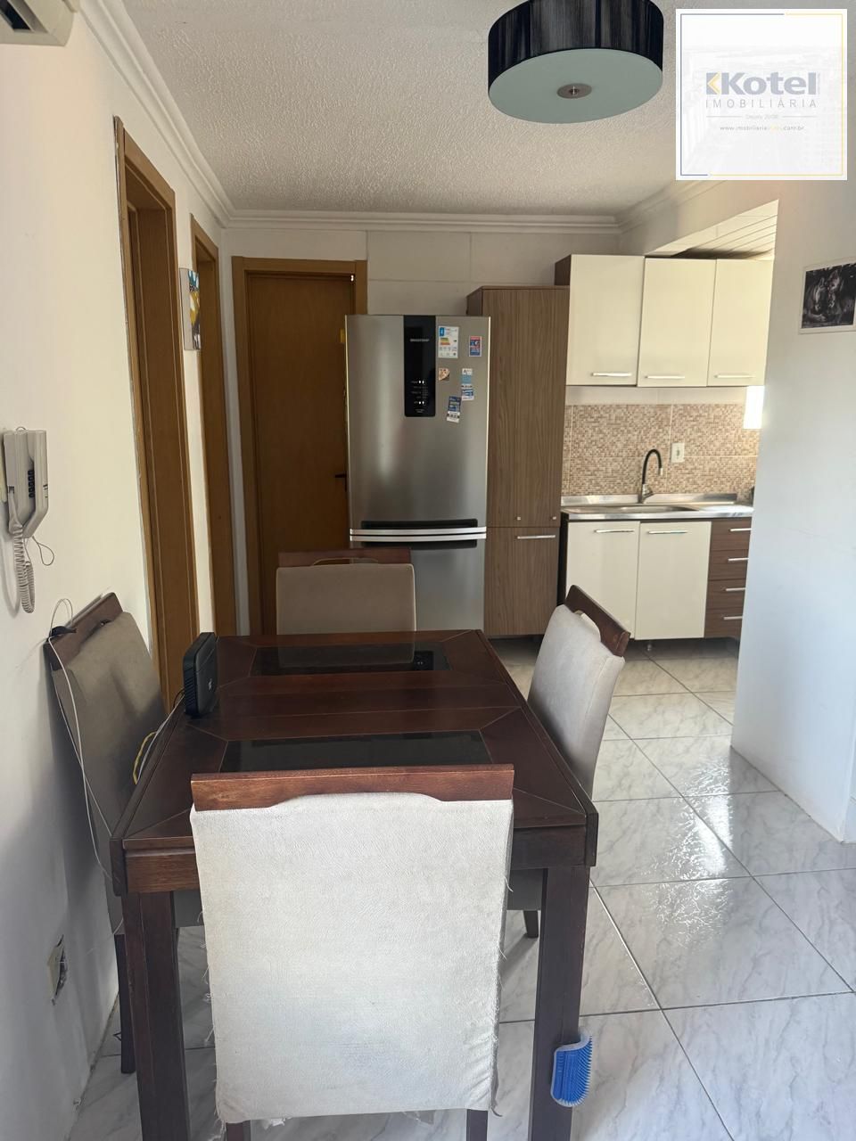 Apartamento 02 dormitórios com vaga rotativa.
