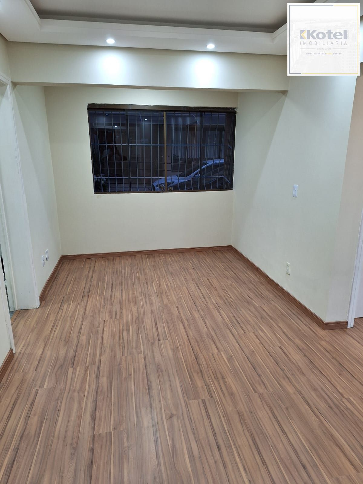 Apartamento 02 dormitórios com vaga de garagem escriturada descoberta