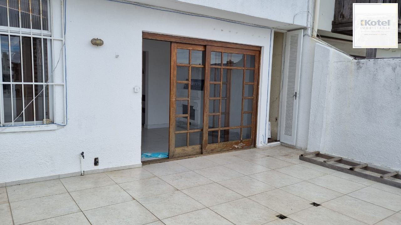 Cobertura com 02 dormitórios com vaga de garagem escriturada