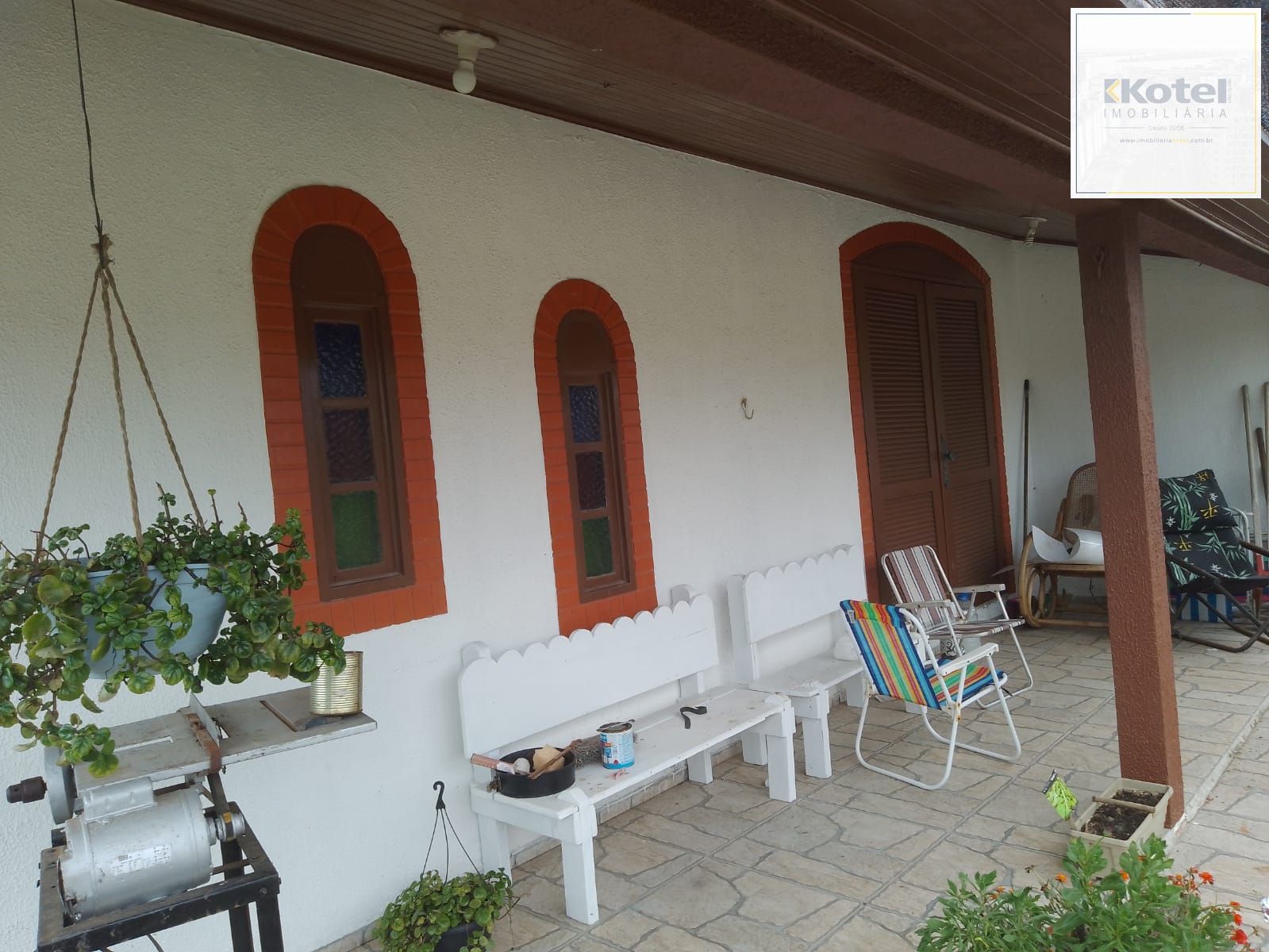 Casa com 04 dormitórios e duas vagas de garagem lado a lado em Balneário Pinhal. — foto 2