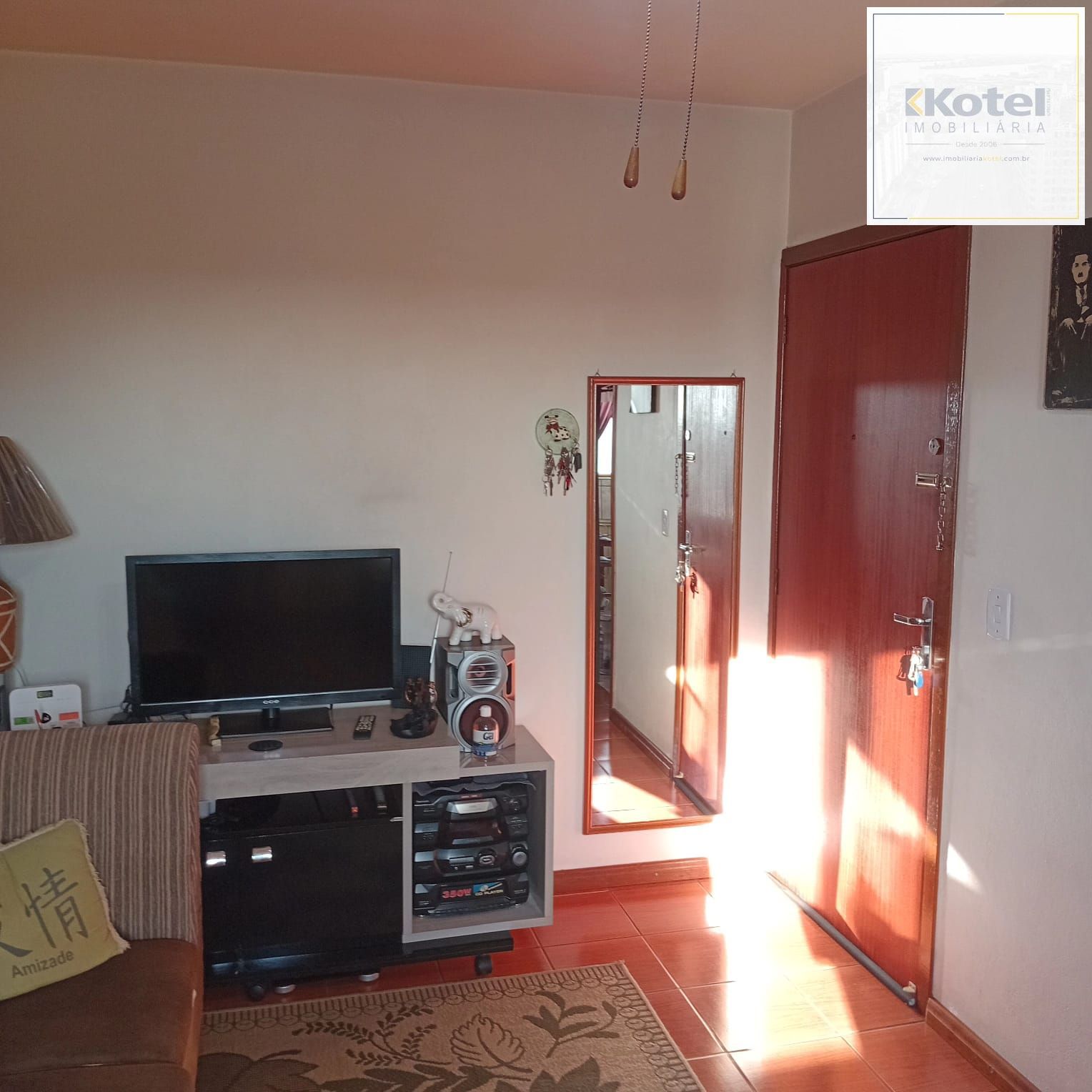 Apartamento 02 dormitórios com estacionamento