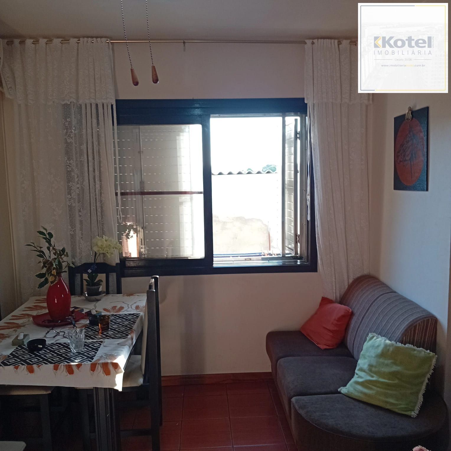 Apartamento 02 dormitórios com estacionamento