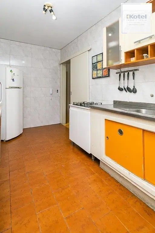 Apartamento 02 dormitórios com garagem convencionada "fixa"