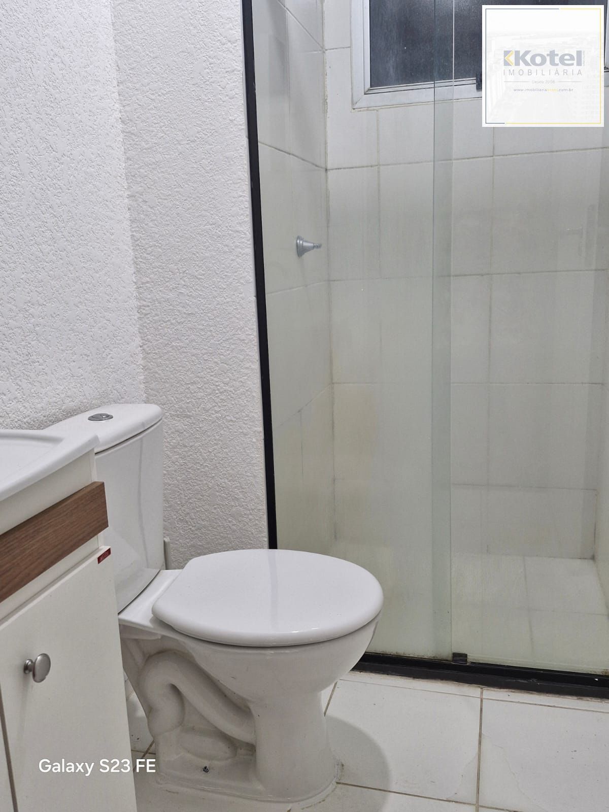Apartamento com 02 dormitórios e com vaga de estacionamento rotativo