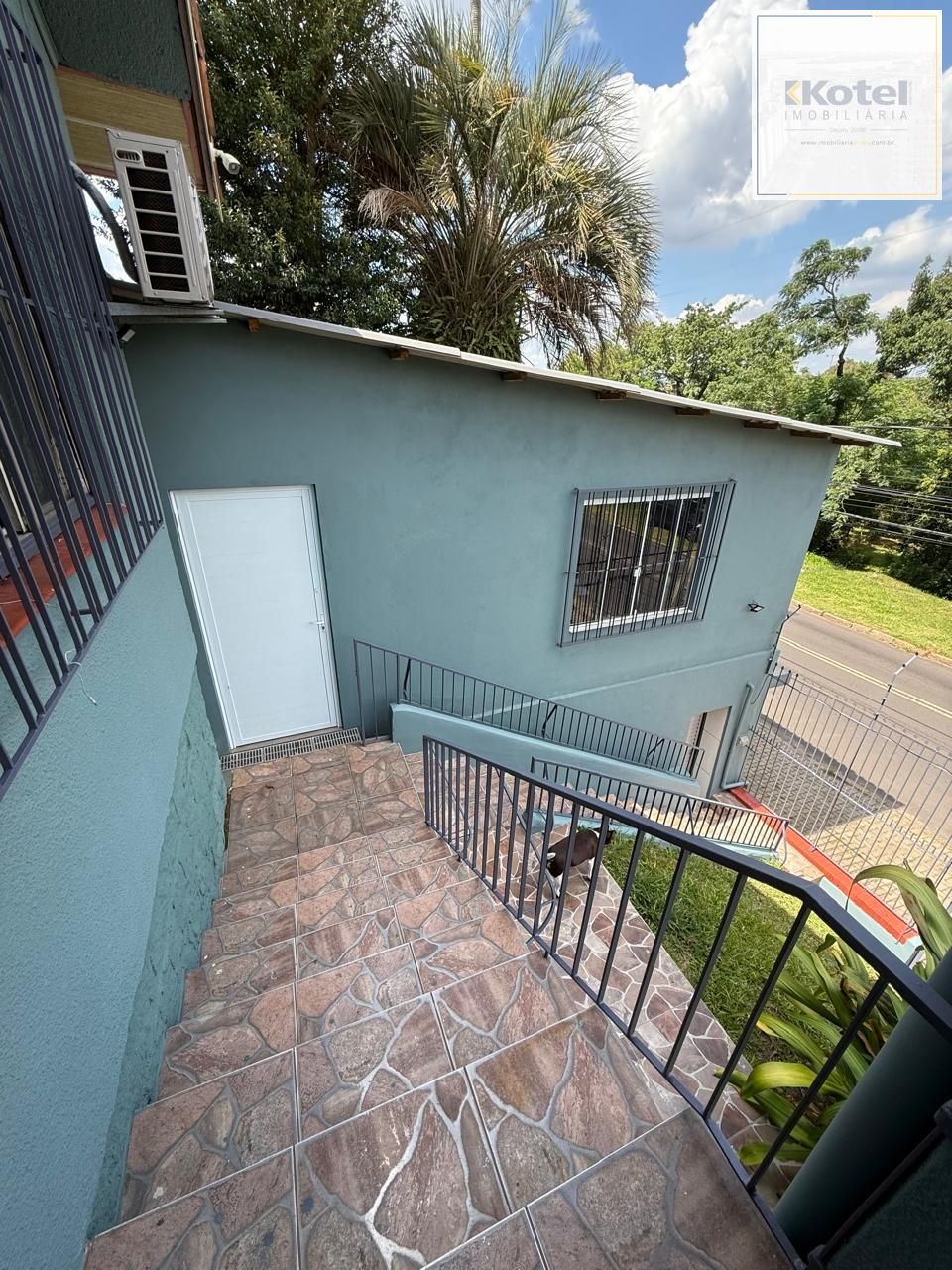 Casa com 03 dormitórios, sendo 02 suítes e garagem — foto 2
