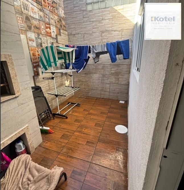 Casa de dois dormitórios com  02 suítes e 01 vaga de garagem