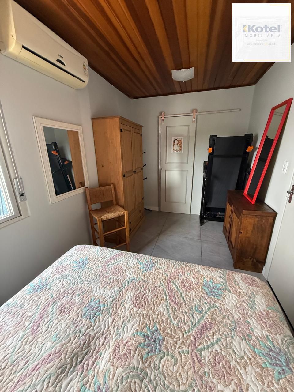 Casa com 03 dormitórios, sendo 02 suítes e garagem — foto 4