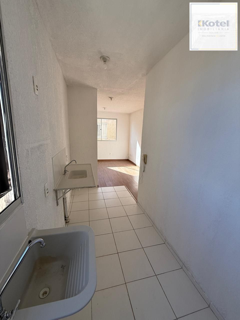 Apartamento com 02 dormitórios com vaga. Aceita venda assistida