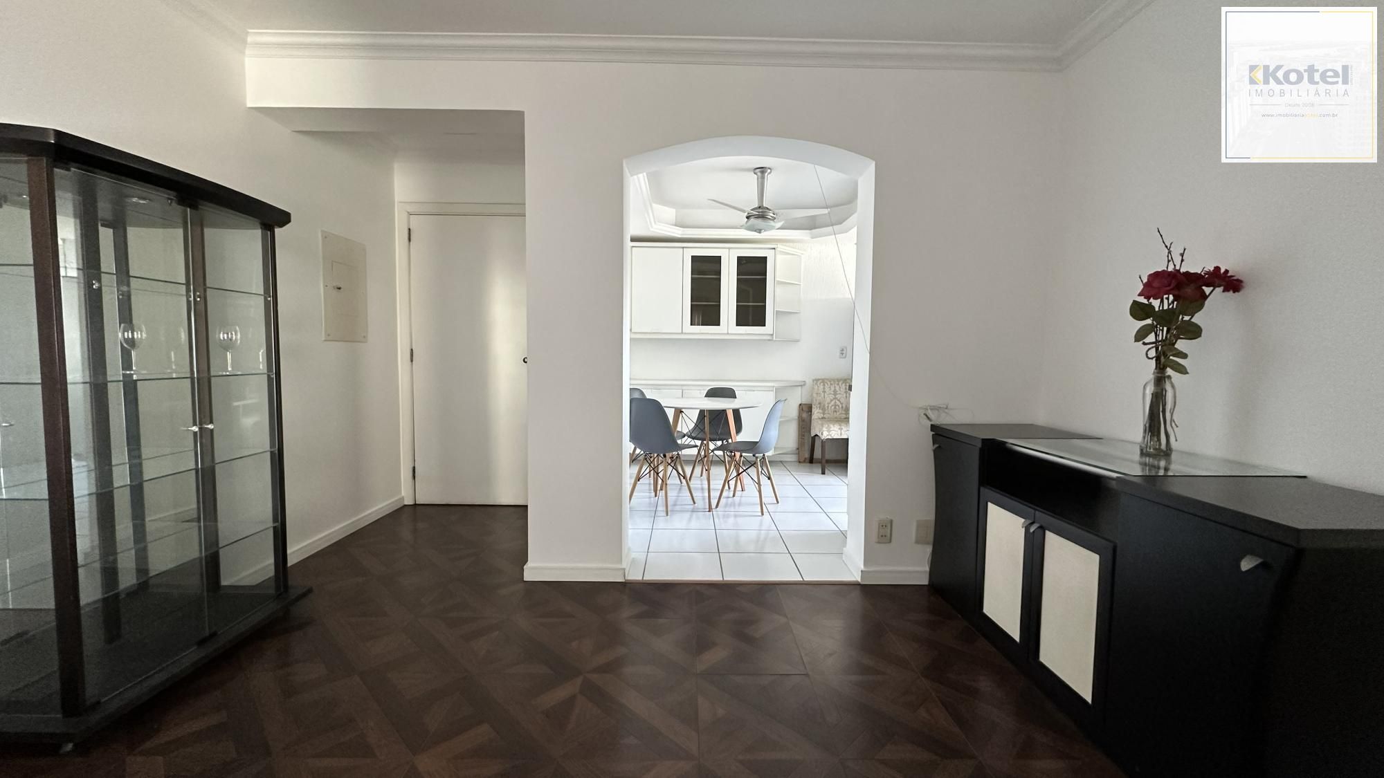 Apartamento com 02 dormitórios e vaga de garagem escriturada