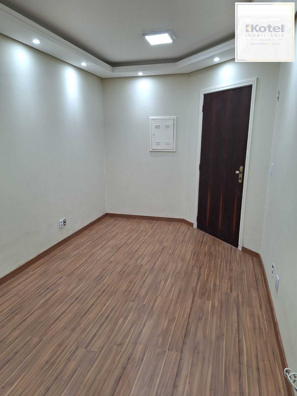 Apartamento 02 dormitórios com vaga de garagem escriturada descoberta