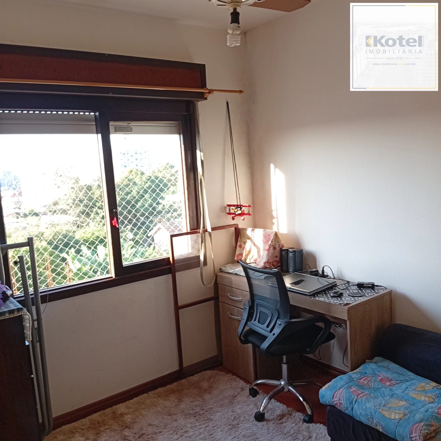 Apartamento 02 dormitórios com estacionamento