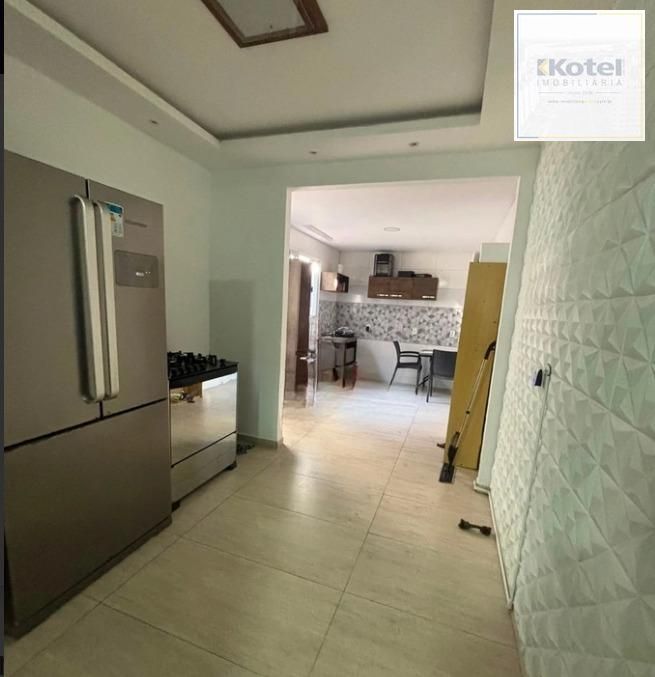 Casa de dois dormitórios com  02 suítes e 01 vaga de garagem