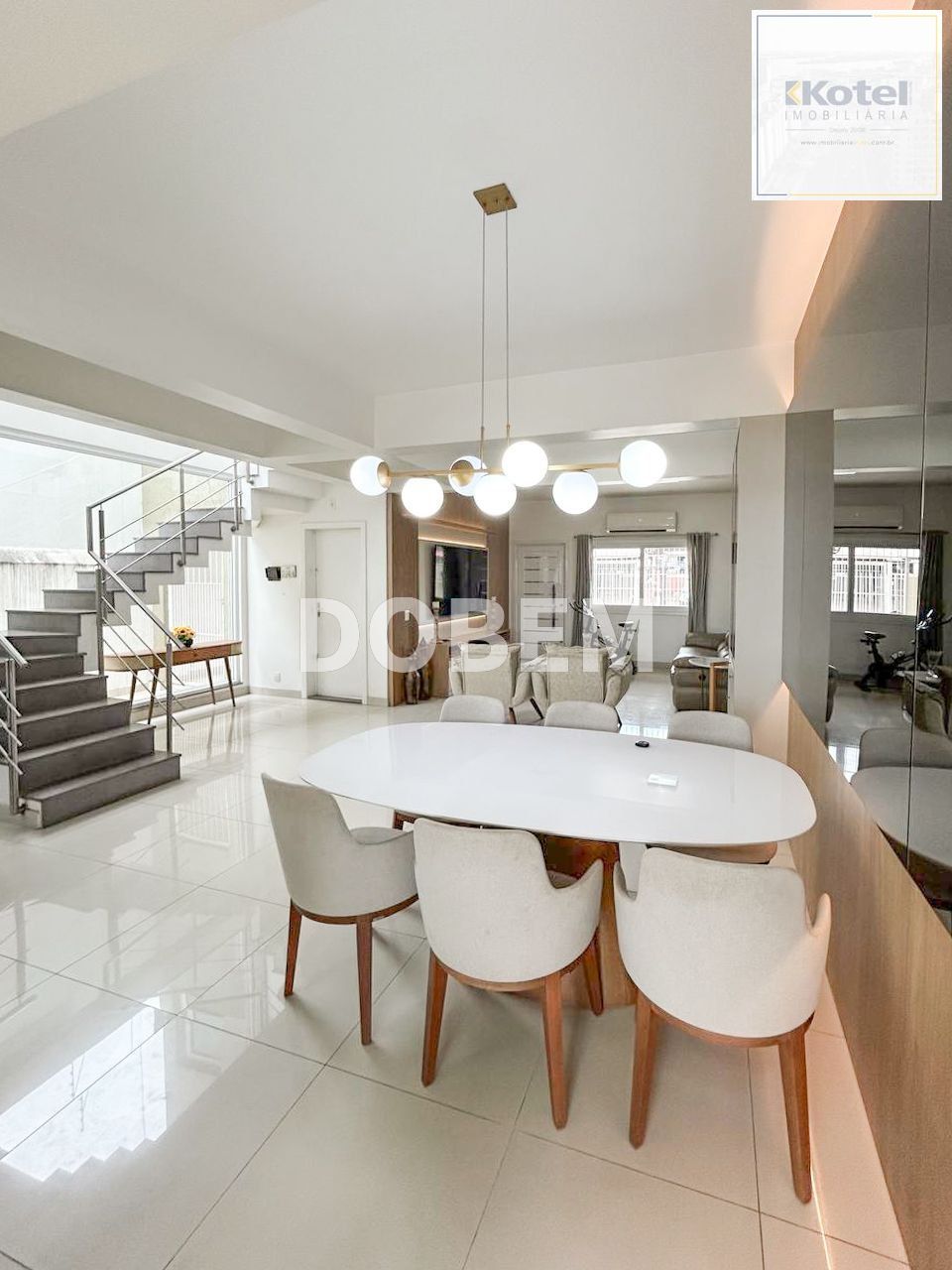 Casa ampla com 4 dormitórios e 290 m² à venda
