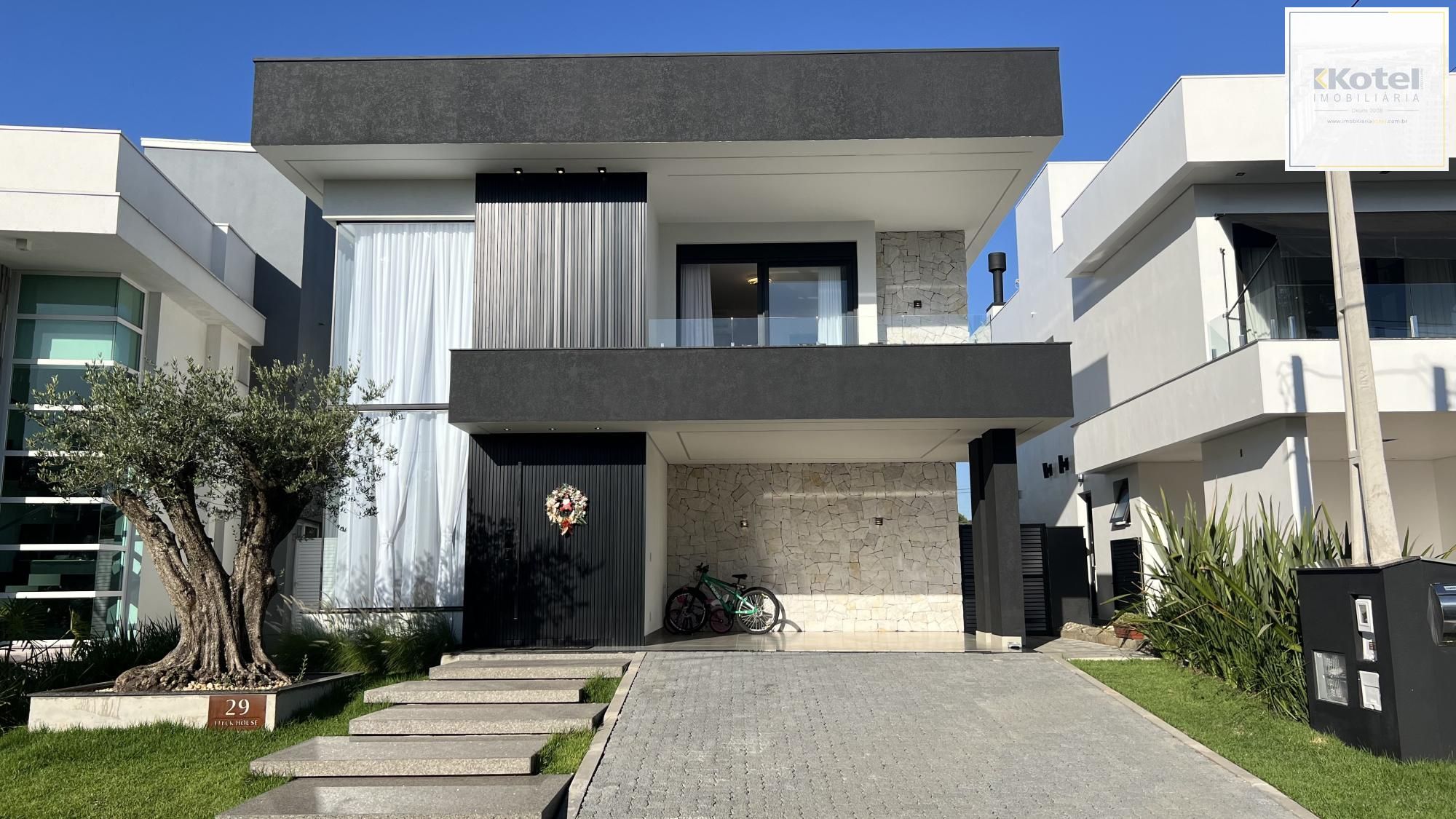 Casa em condomínio fechado