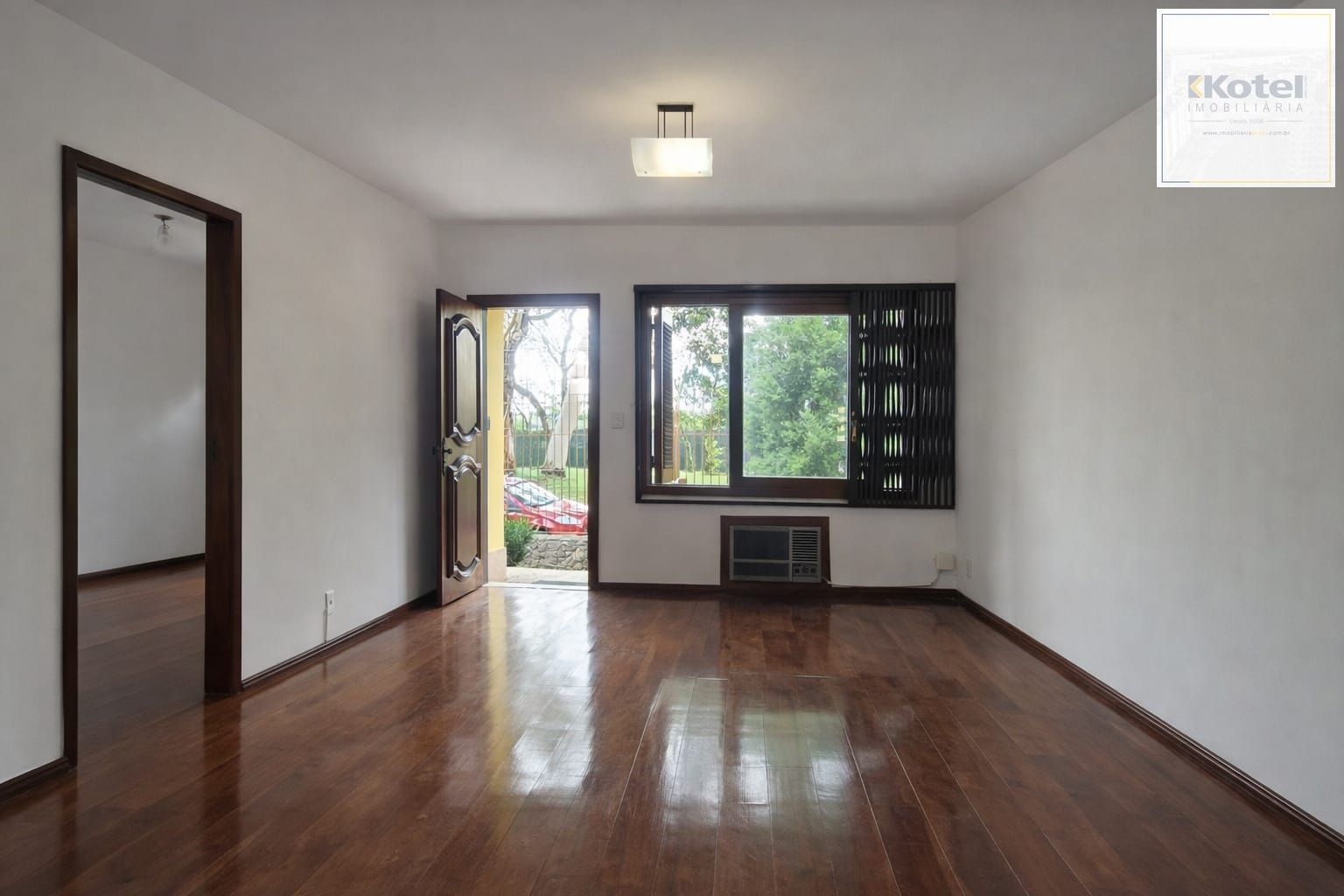 Casa 3 Dormitórios com Suíte | Garagem 6 Carros | Pátio Amplo e Área Gourmet para Alugar