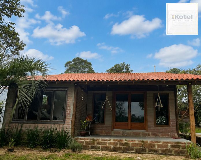 Casa de sítio à venda em Viamão com ampla área verde