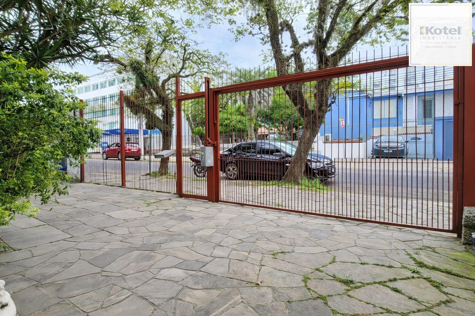 Casa/Sobrado 4 dormitórios, 290 m², no bairro Vila Ipiranga em Porto Alegre — foto 2