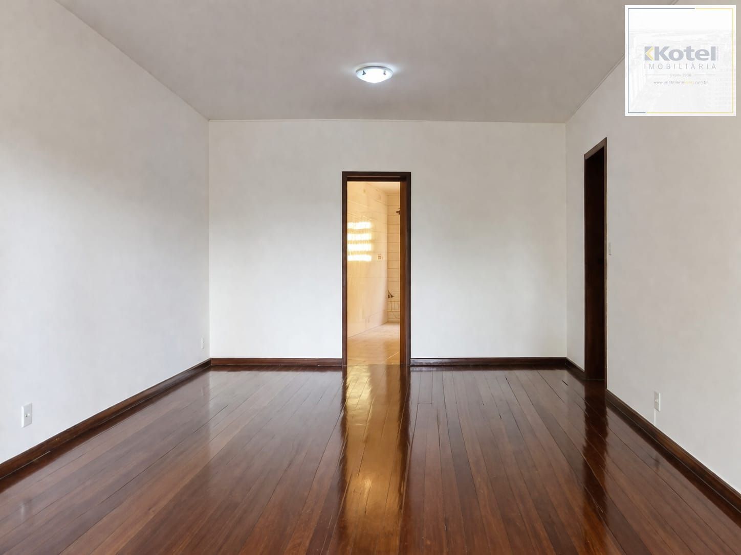 Casa 3 Dormitórios com Suíte | Garagem 6 Carros | Pátio Amplo e Área Gourmet para Alugar