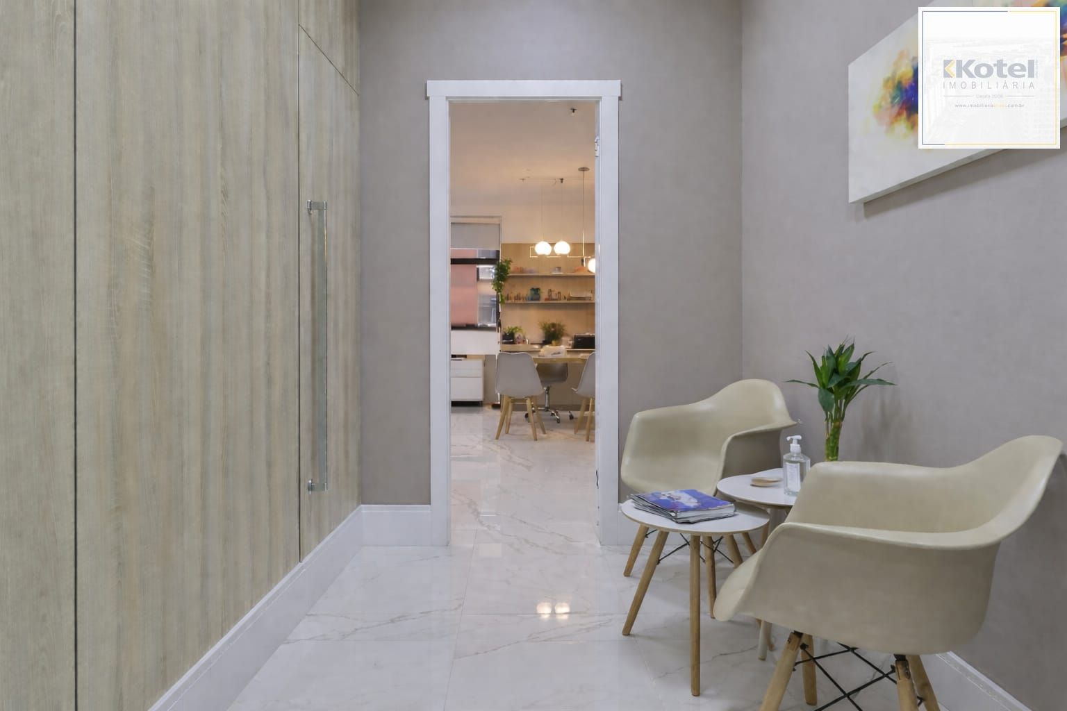 Sala Comercial com 4 Ambientes e Garagem | 38m² | Rua 24 de Outubro
