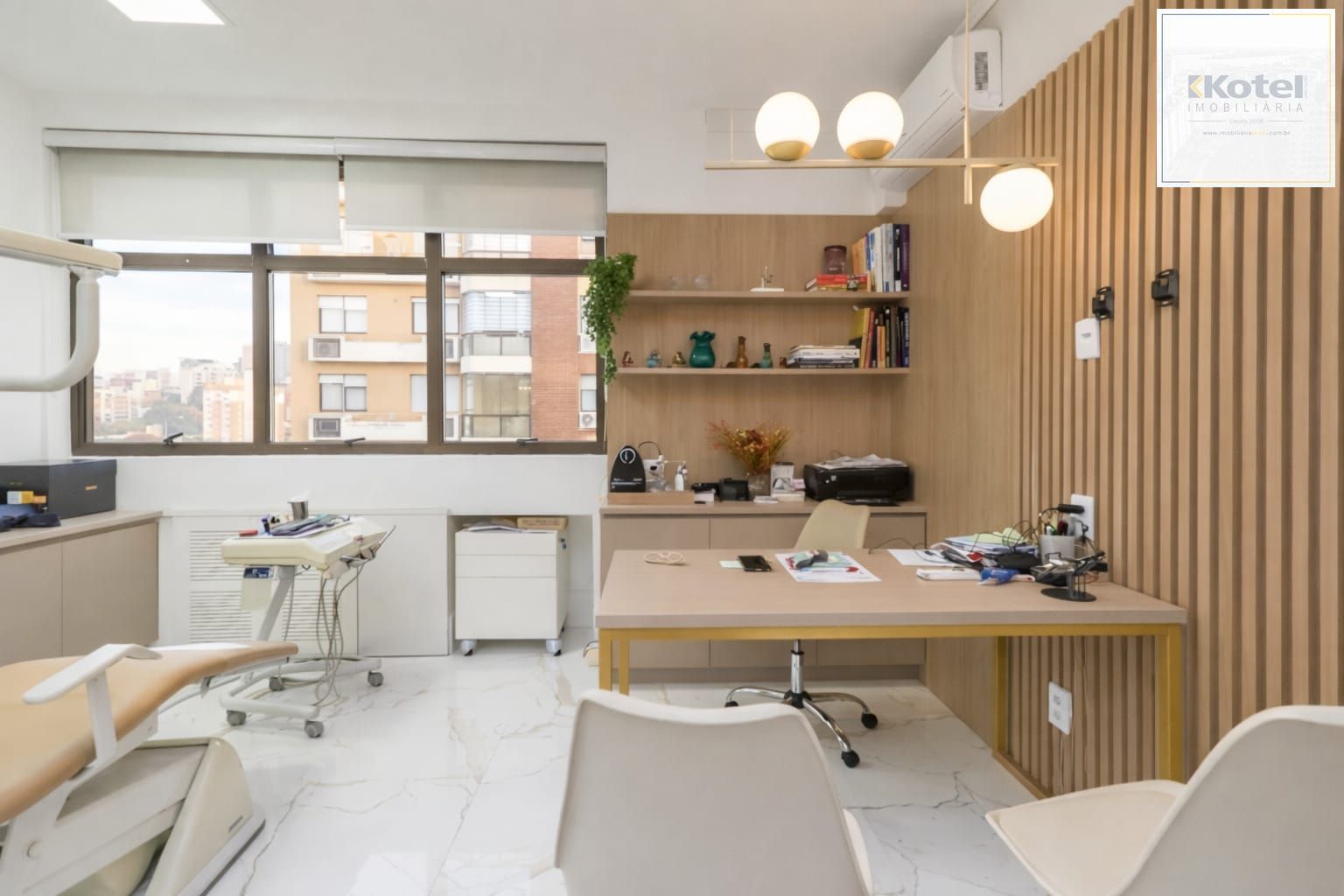 Sala Comercial com 4 Ambientes e Garagem | 38m² | Rua 24 de Outubro