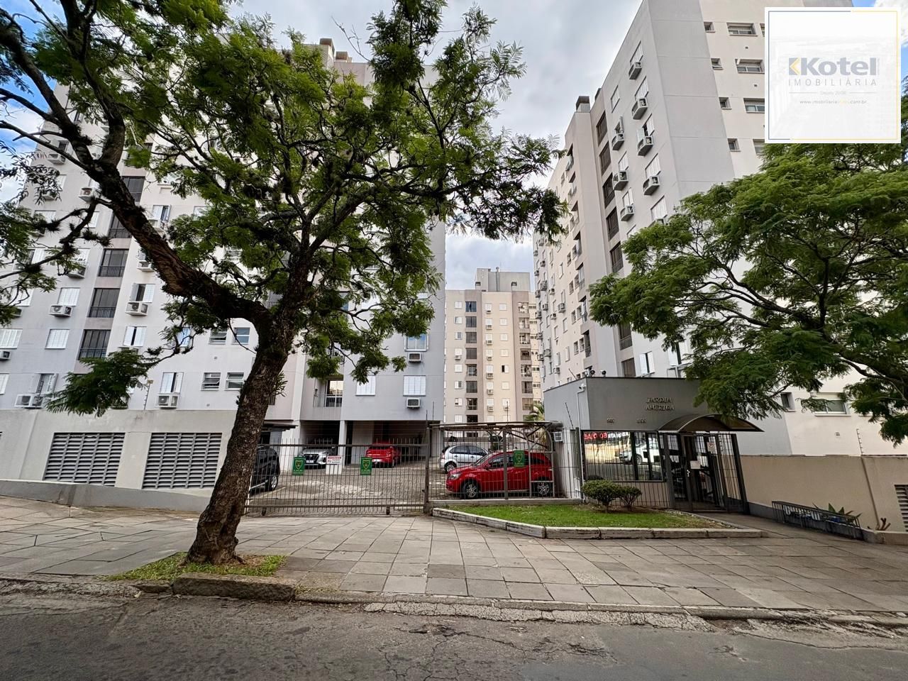 Apartamento 2 dormitórios com sacada e churrasqueira e vaga de garagem coberta — foto 2