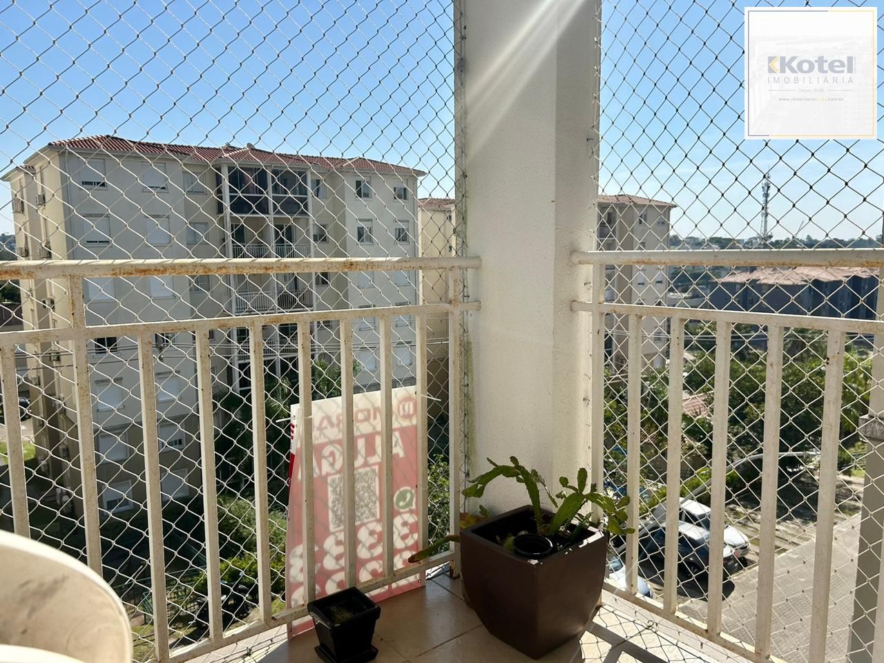 Apartamento semi mobiliado 2 dormitórios com sacada e vaga de garagem em condomínio com infra completa