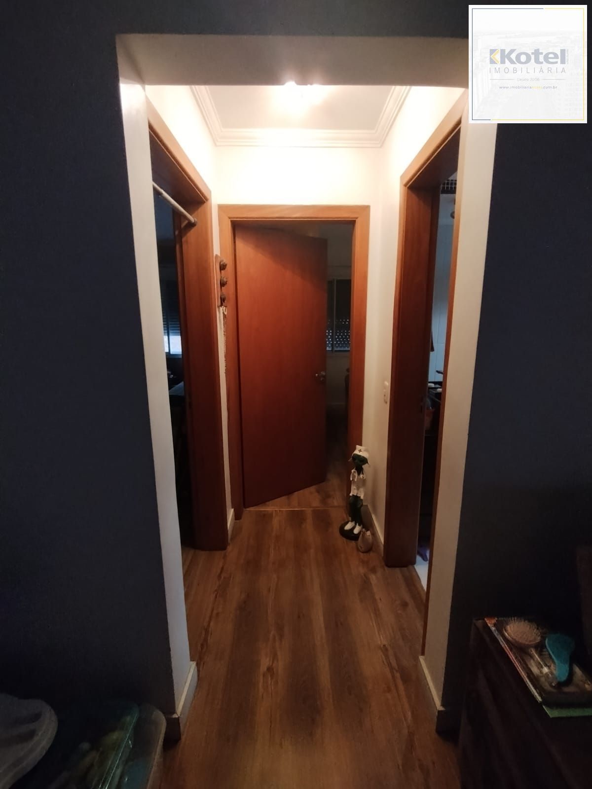 Apartamento 02 quartos, churrasqueira, 01 vaga coberta, bairro Camaquã. — foto 4