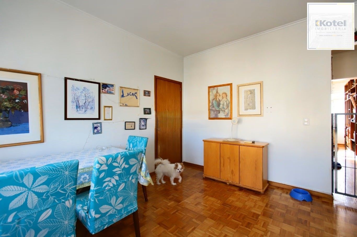 Amplo apartamento de 130m² privativos no Centro Histórico de Porto Alegre.