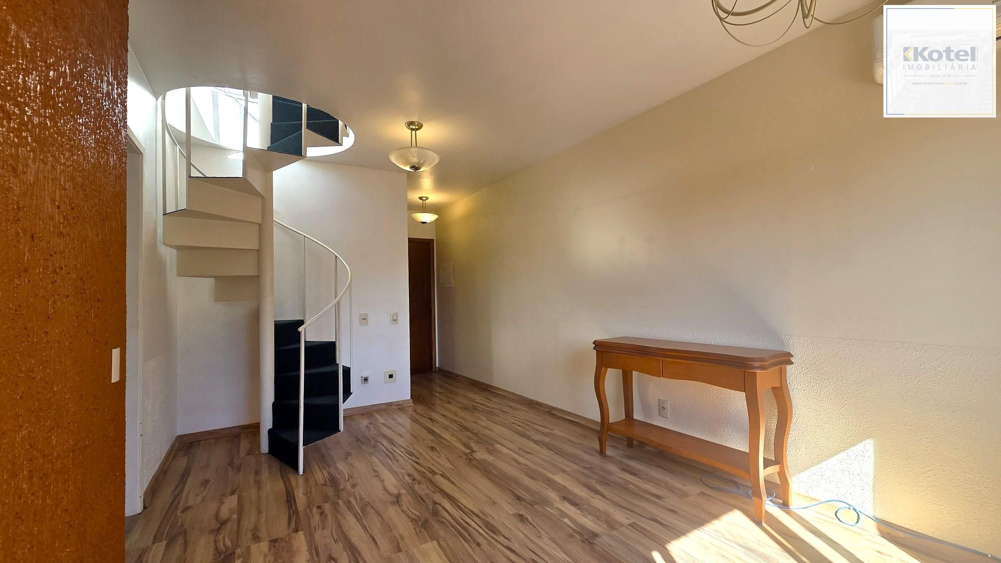 Excelente cobertura com 154m² de área privativa, 2 dormitórios e 1 vaga de garagem, localizada no bairro Menino Deus. — foto 2
