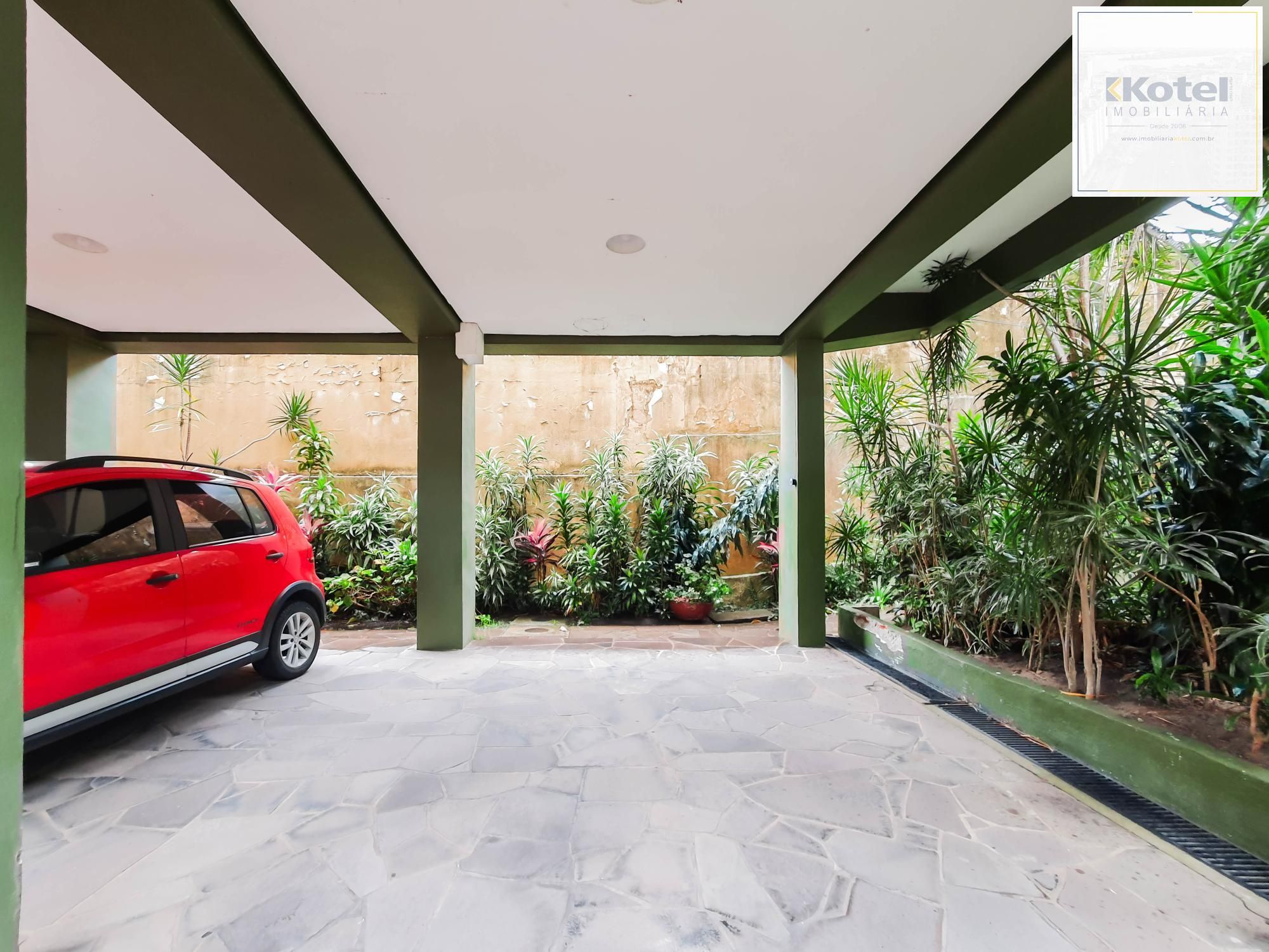 Amplo apartamento de 2 dormitórios, sendo 1 suíte, e uma  ótima dependência de empregada, 3 banheiros, em localização privilegiada no  Bairro Cristal. — foto 3