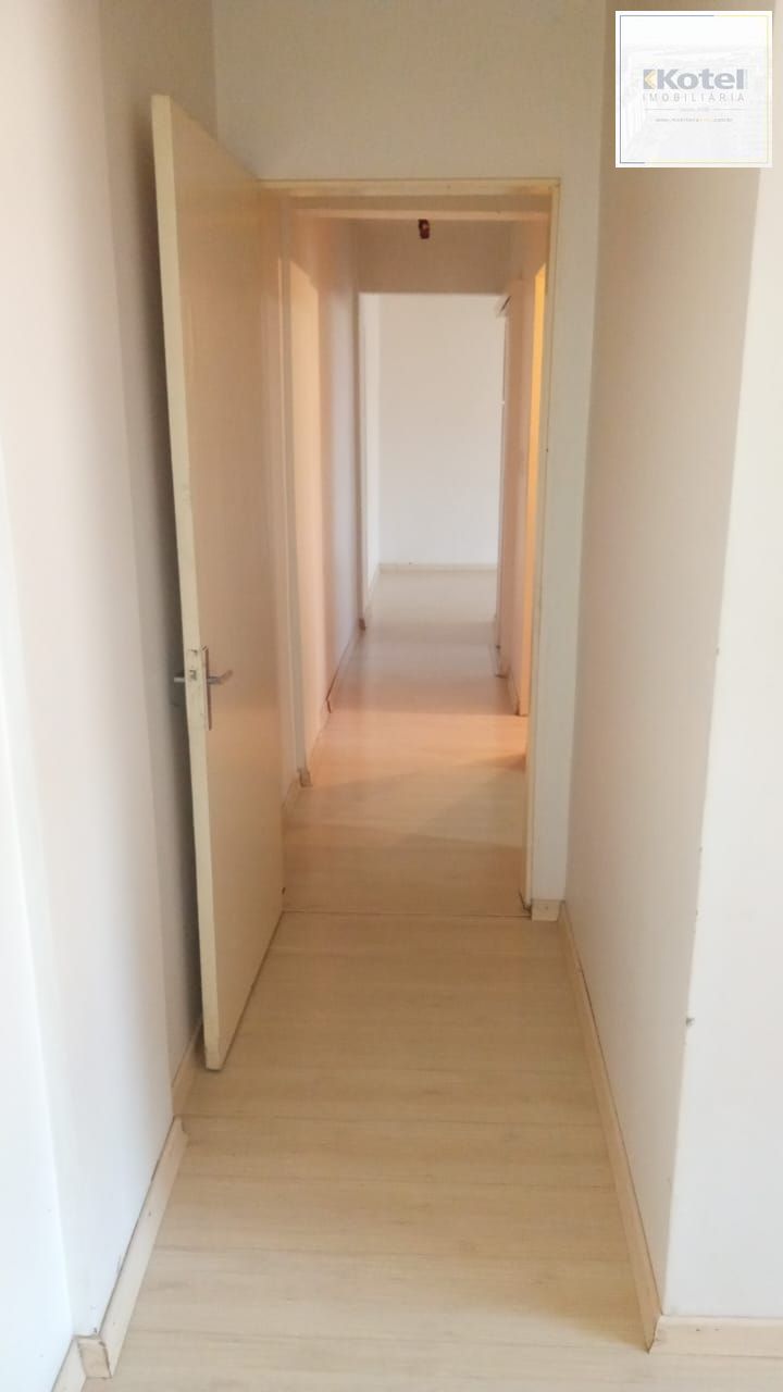 Apartamento no Bairro Cristal com 2 dormitórios. — foto 4