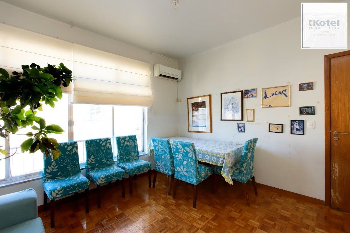 Amplo apartamento de 130m² privativos no Centro Histórico de Porto Alegre.