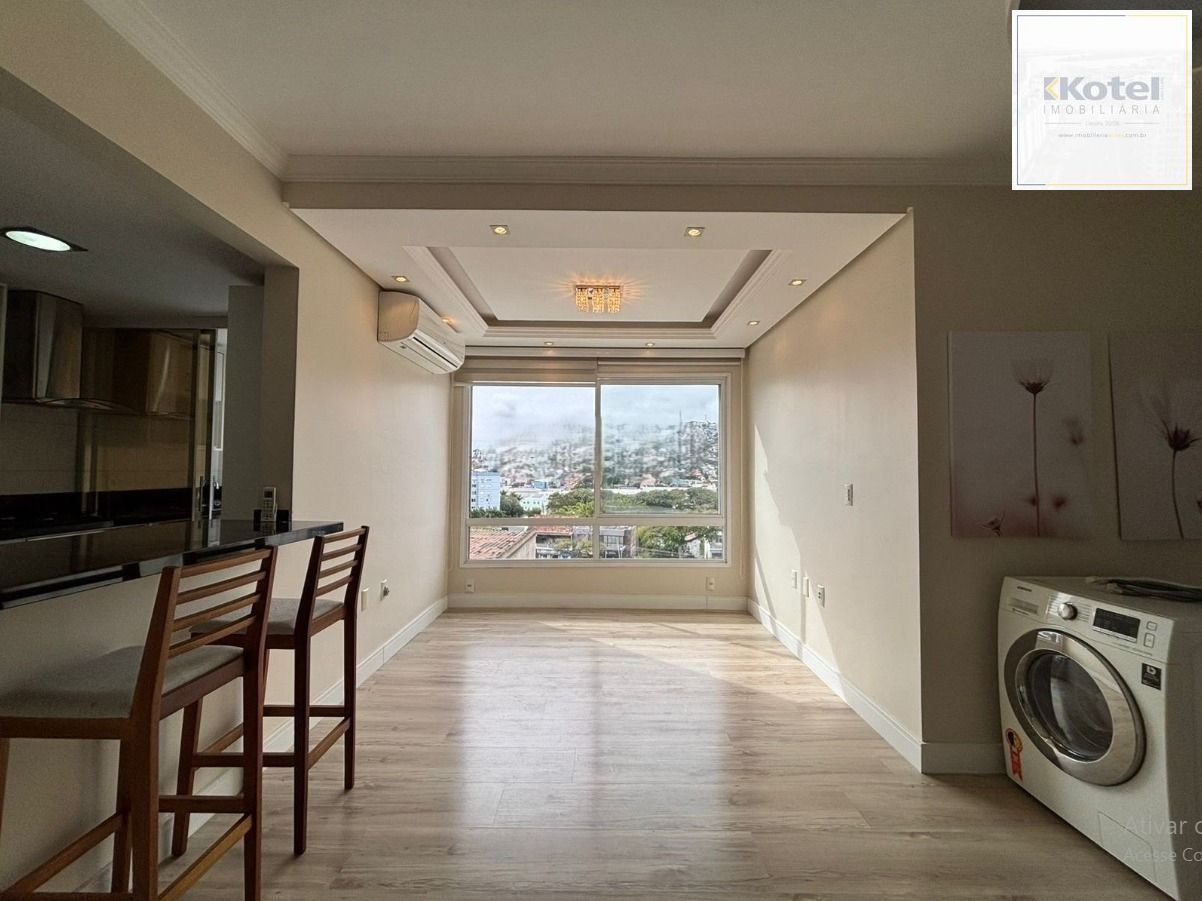 Apartamento com 2 dormitórios sendo 1 suíte, com churrasqueira e vaga coberta.