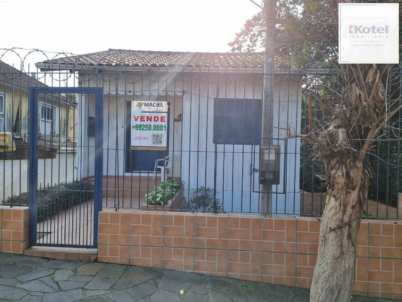 Casa em Porto Alegre, no bairro Nonoai, com 3 dormitório(s), e 3 banheiros, à ve — foto 2