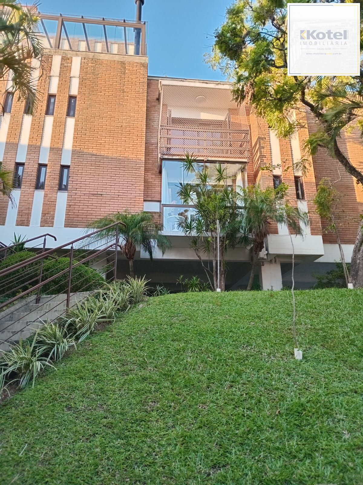 Ótimo apartamento Garden, 3 dormitórios, 1 suíte, lareira, sacada, no bairro Cristal. — foto 4