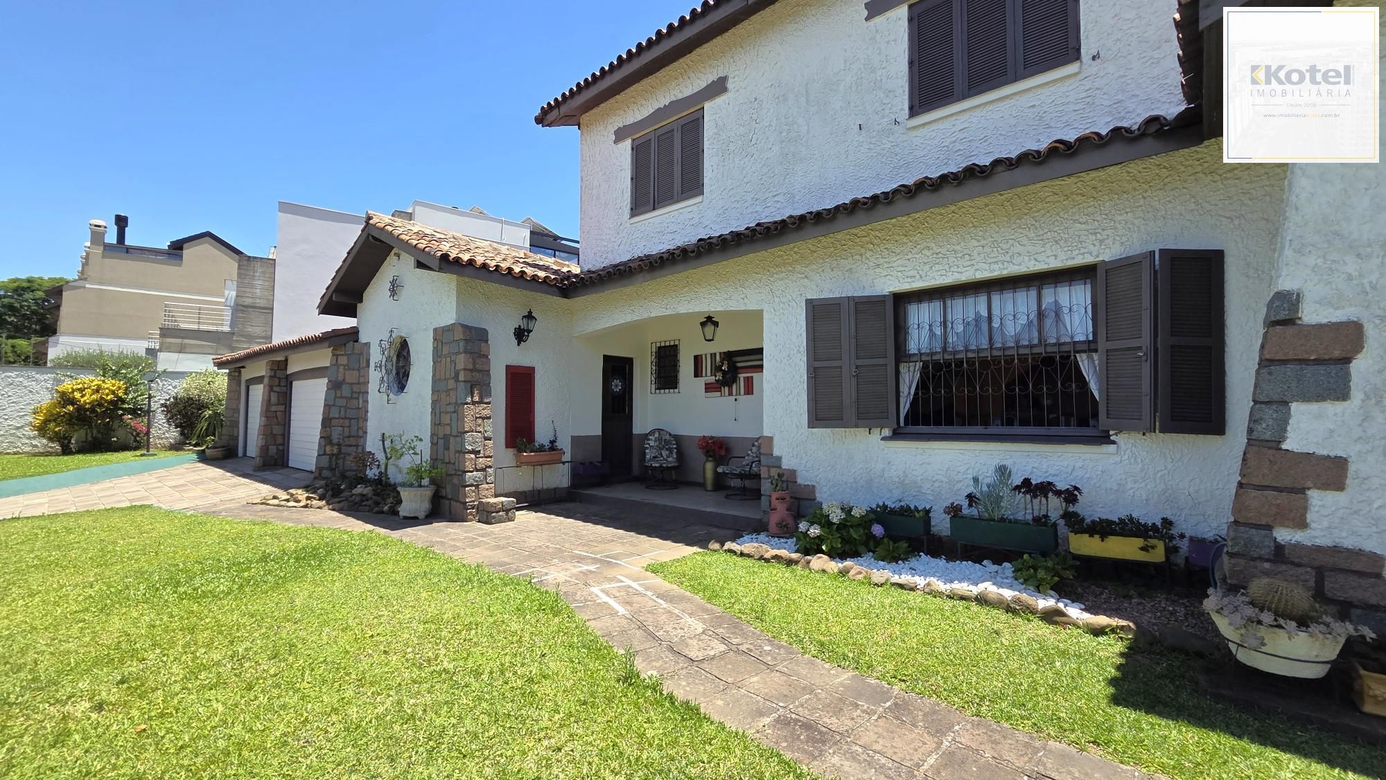 Belíssima casa de esquina, em estilo colonial com 277m2 de área privativa, terreno com 1014m2, 4 dormitórios e 3 suítes. — foto 4