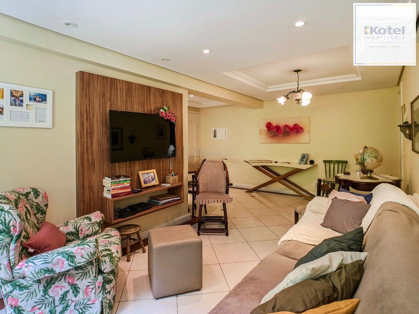 Apartamento à venda no bairro Menino Deus. Localizado em frente ao Parque Marinha do Brasil. O imóvel conta com 2 dormitórios e 1 vaga coberta.