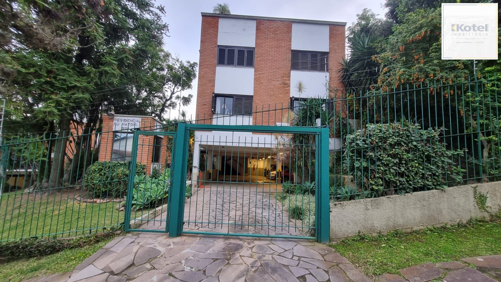 Ótimo apartamento Garden, 3 dormitórios, 1 suíte, lareira, sacada, no bairro Cristal. — foto 3
