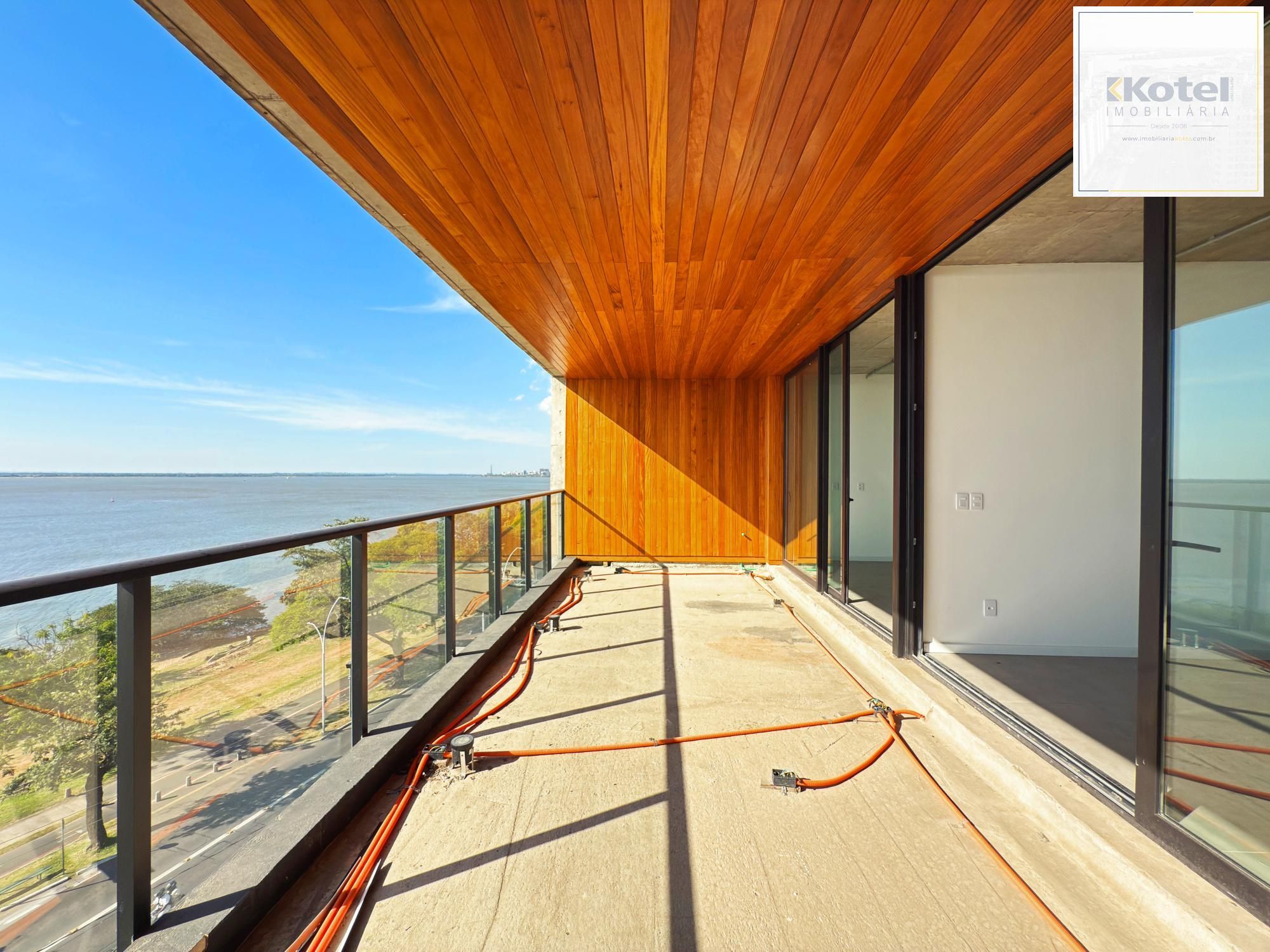Belíssimo apartamento com 230,6m2, 3 suítes e 4 vagas de garagem. Projeto diferenciado e vista deslumbrante para o pôr do sol do Guaíba. — foto 2