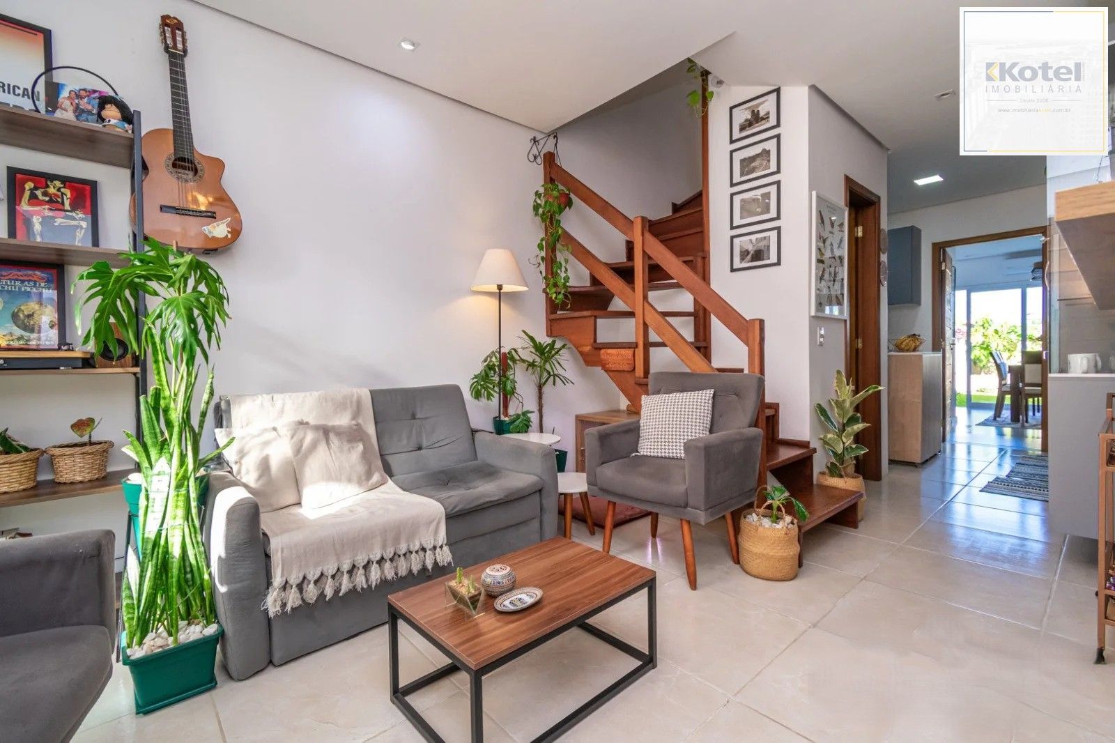 Excelente sobrado, semimobiliado,  com 77m², 2 dormitórios e 1 vaga de garagem. À venda no Hípica Boulevard – Zona Sul. — foto 2