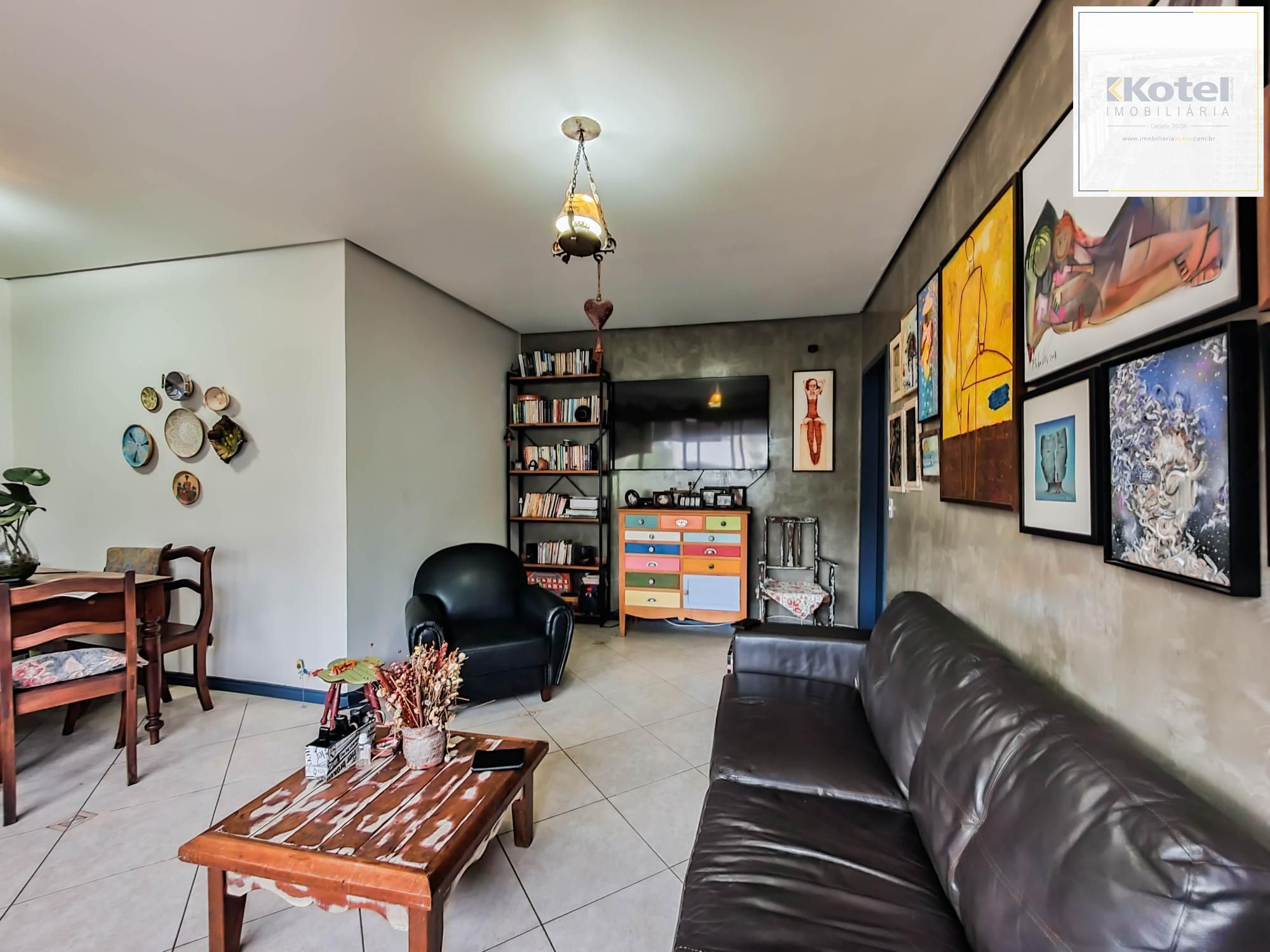 Amplo apartamento de 2 dormitórios, sendo 1 suíte, e uma  ótima dependência de empregada, 3 banheiros, em localização privilegiada no  Bairro Cristal. — foto 4