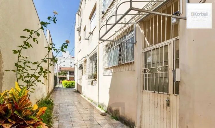 Ótimo apartamento térreo 2 dormitórios, com estacionamento, no coração do Bairro Menino Deus.