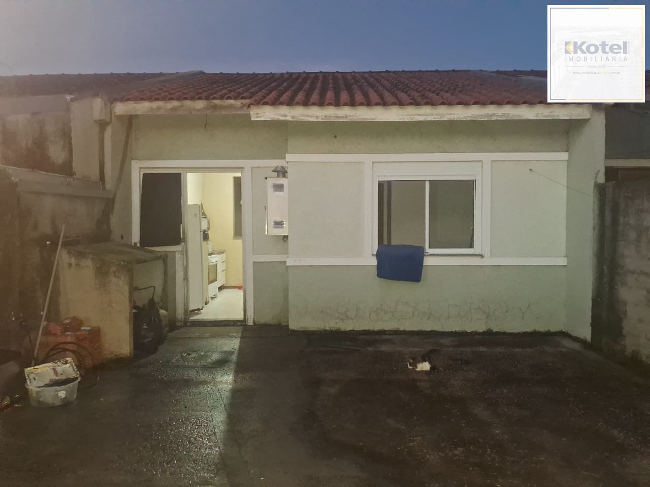 Casa com 2 dormitórios com pátio e edícula. — foto 3