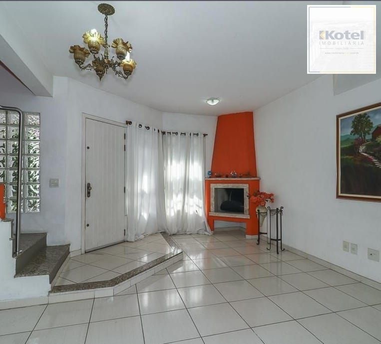 Maravilhosa Residência em condomínio com 4 dormitórios sendo 1 suíte. — foto 3