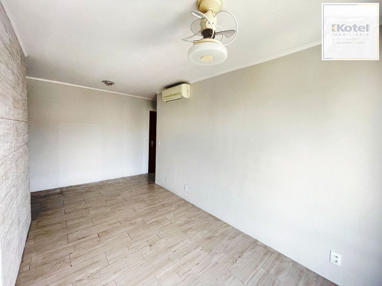 Ótimo apartamento com 2 dormitórias no bairro Menino Deus.