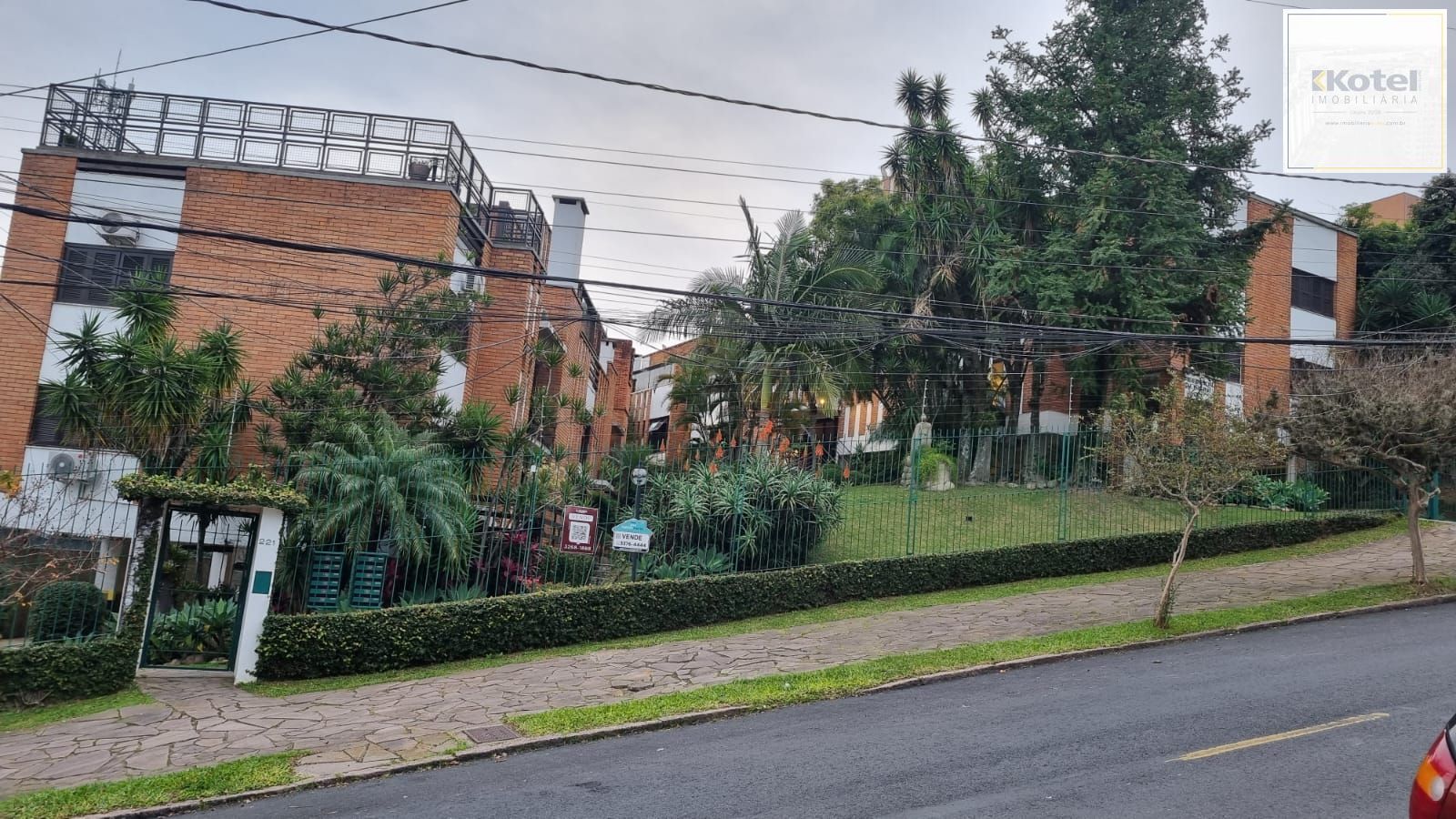 Ótimo apartamento Garden, 3 dormitórios, 1 suíte, lareira, sacada, no bairro Cristal. — foto 2