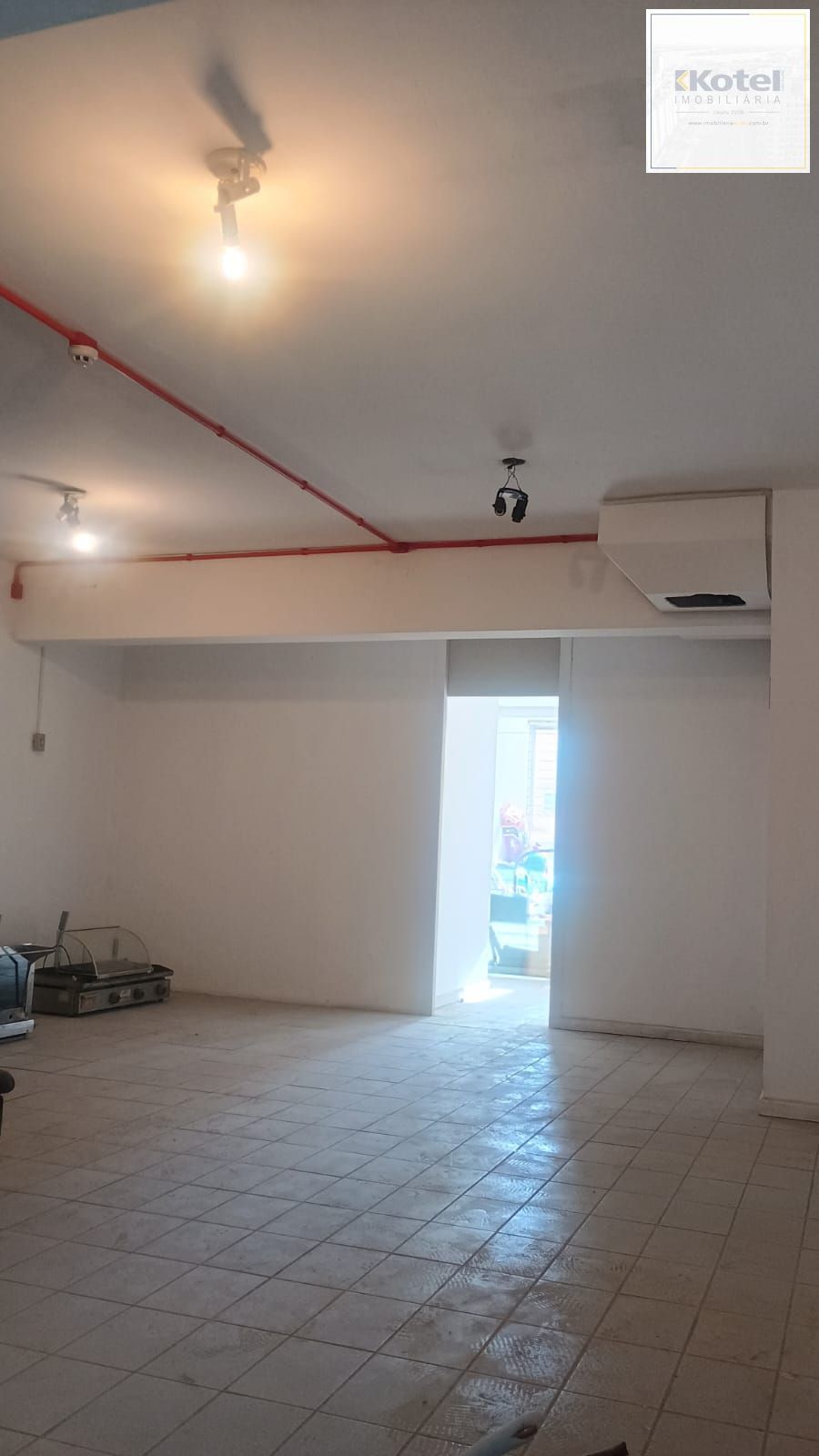 Excelente loja comercial na avenida Teresópolis, com sobreloja, 2 banheiros