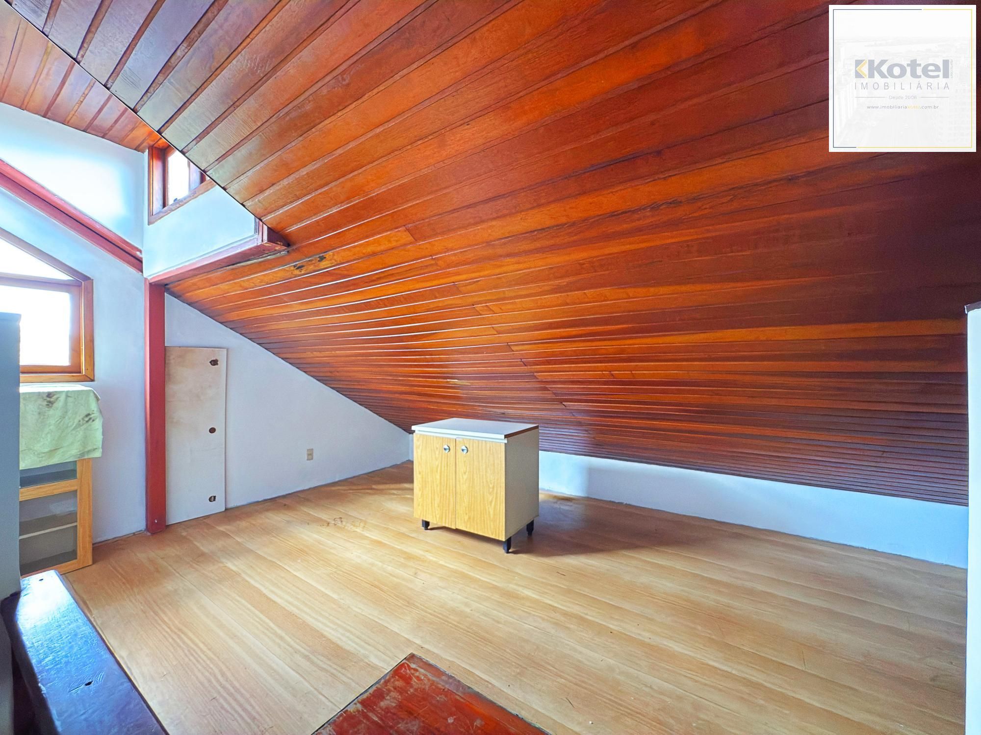Casa em Condomínio  | 3 Dormitórios, Suíte, Lareira e Churrasqueira